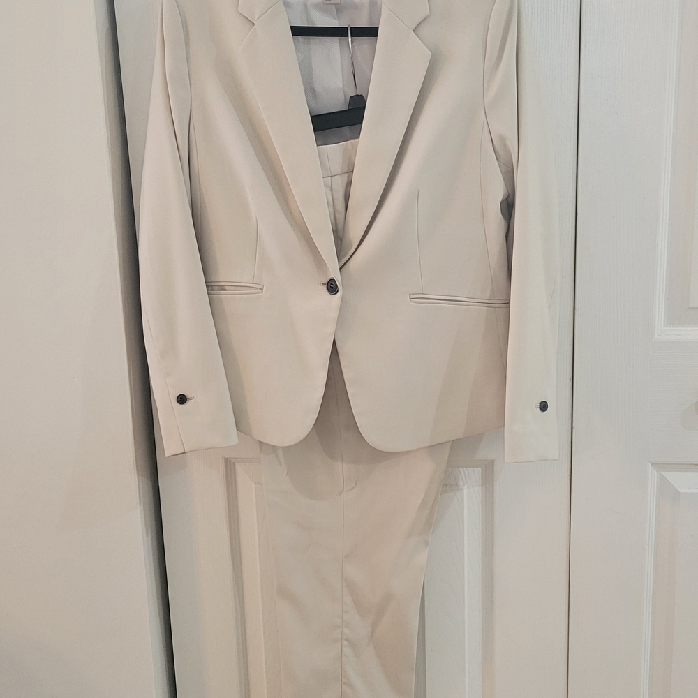 H&M Women's Business Casual Beige Pants Suit Size 14